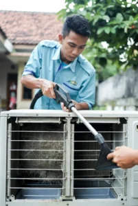 teknisi-mitra-satujasa-sedang-service-ac-depok